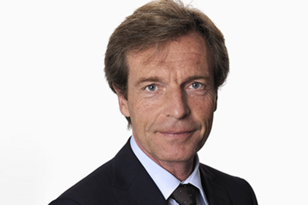 Helwin_lesch_receives_worlddab_award_for_outstanding_service