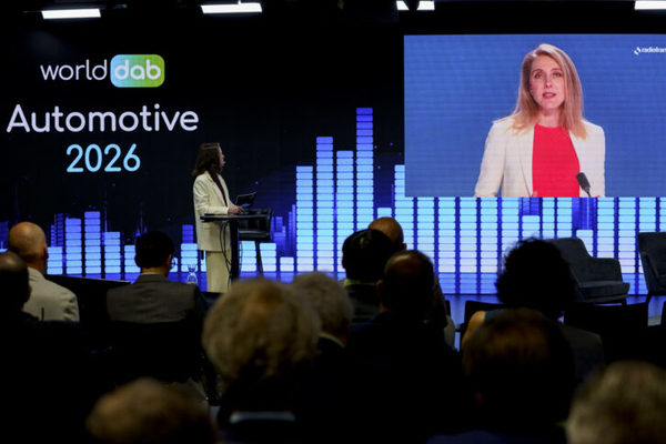 Worlddab-auto-2026-veil-radio-france-726x484